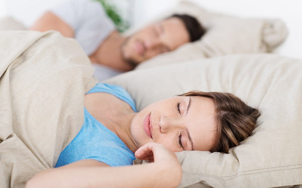 Natürliche Schlafmittel: Magnesium und Ätherische Öle